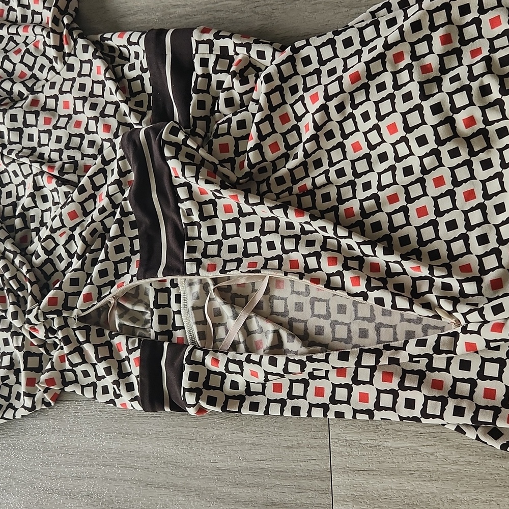 Ann Taylor Size 2. Geometric A Line Dress. Great Condition!! So Soft. - Picture 6 of 7